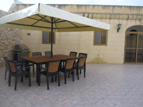 Фотографии гостевого дома
Hofra Farmhouse - 5 bedroom farmhouse with private pool available