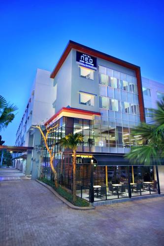 Фотография гостиницы Hotel Neo Candi Simpang Lima - Semarang by ASTON