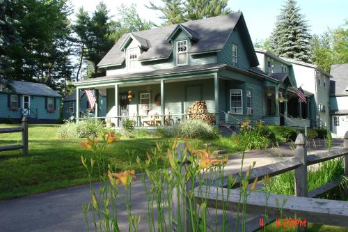 Фотография мини отеля Spruce Moose Lodge