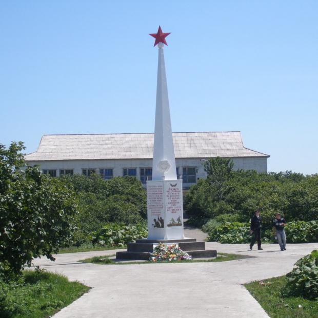 Фотография памятника Обелиск Воинам-освободителям Курильских островов от японских милитаристов