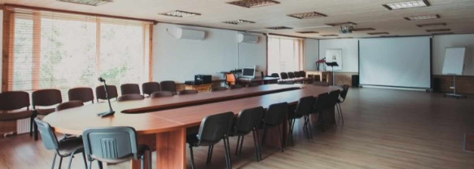 Фотография конференц-зала Времена года