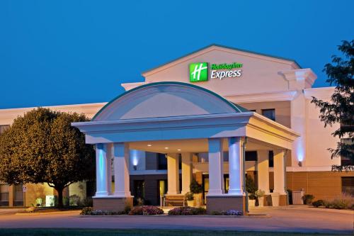Фотография гостиницы Holiday Inn Express Indianapolis Airport, an IHG Hotel