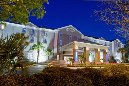Фотография гостиницы Holiday Inn Express Hotel & Suites Charleston-Ashley Phosphate, an IHG Hotel