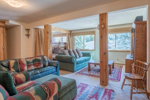 Фотографии гостевого дома
Sage Road 320 - Private Sauna, Walk to Bald Mountain & Bunks for the Kids