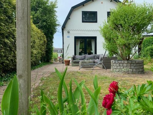 Фотография гостевого дома Holiday home at the water, fire place, boat and SUP rent, near Amsterdam