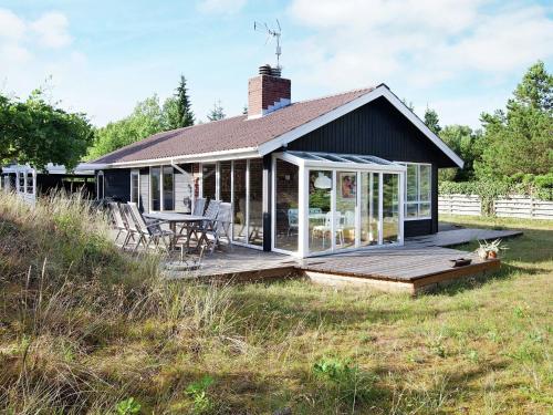 Фотография гостевого дома Three-Bedroom Holiday home in Glesborg 57