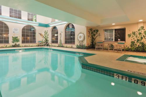 Фотография гостиницы Holiday Inn Express Hotel & Suites Bishop, an IHG Hotel