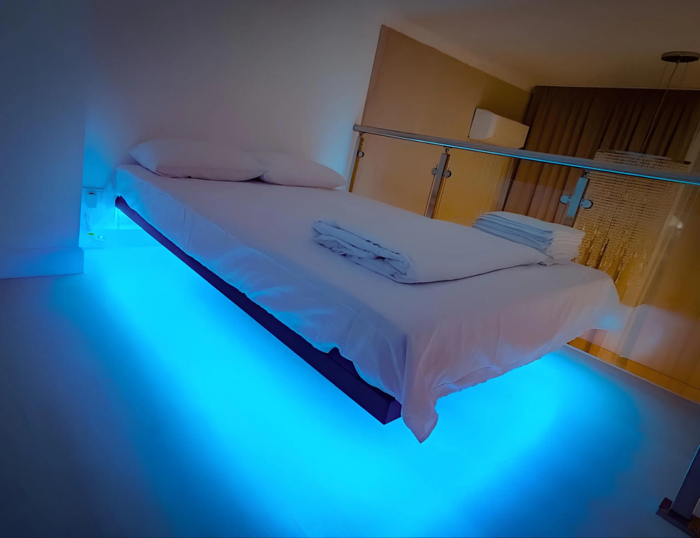 Фотография квартиры Апартаменты ZenApart с парящей кроватью