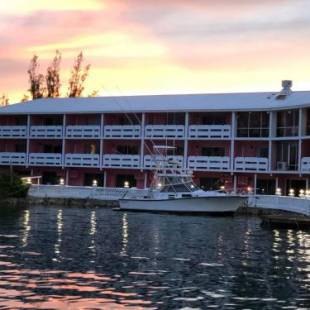 Фотографии гостиницы 
            Bell Channel Inn Hotel & Scuba Diving Retreat