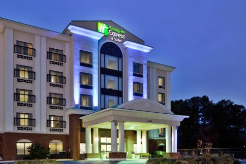 Фотография гостиницы Holiday Inn Express Hotel & Suites - Wilson - Downtown, an IHG Hotel
