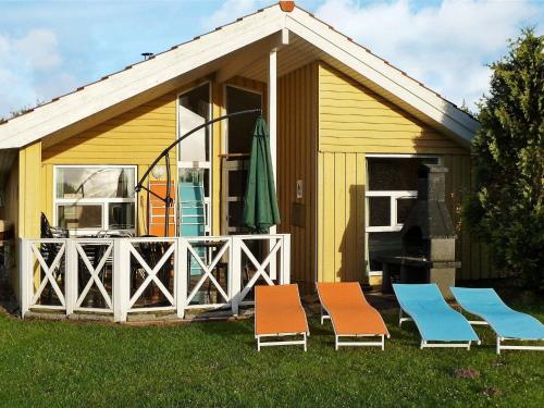 Фотография гостевого дома Four-Bedroom Holiday home in Otterndorf 1