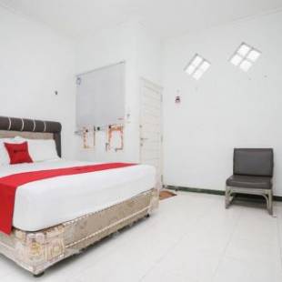 Фотографии гостевого дома 
            RedDoorz near Bundaran Kecil Palangkaraya