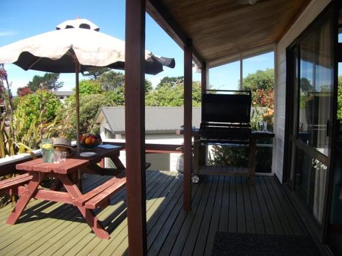 Фотография гостевого дома Relax at Pauanui - Pauanui Holiday Home