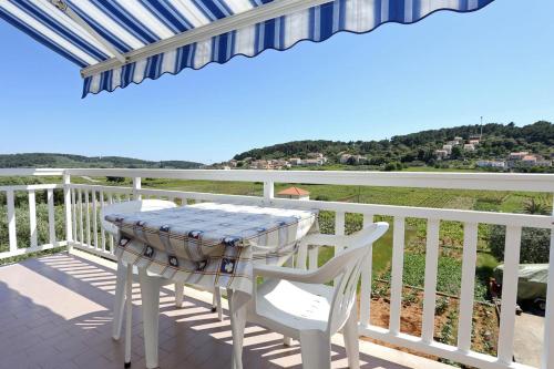 Фотография гостевого дома Apartments with a parking space Lumbarda, Korcula - 4471