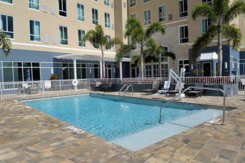 Фотография гостиницы Staybridge Suites St. Petersburg FL, an IHG Hotel