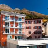 Фотография мини отеля Chesa Quadrella jedes Zimmer mit Küchenzeile