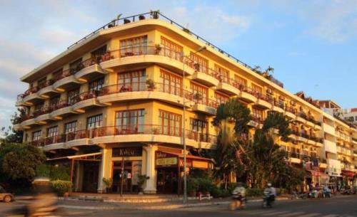 Фотография гостиницы Amanjaya Pancam Suites Hotel