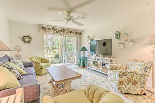 Фотография гостевого дома Hilton Head Condo Close to Beach and Coligny Plaza!