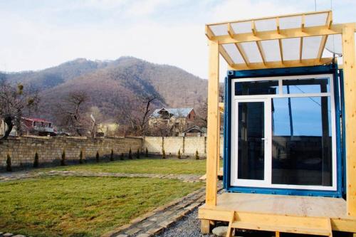 Фотографии кемпинга
Super Cozy Container Home