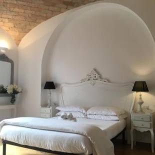 Фотографии мини отеля
La finestra sul Colosseo B&B 1