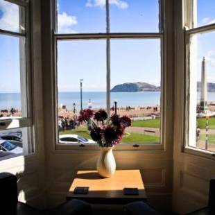 Фотографии гостиницы 
            Hen Dy