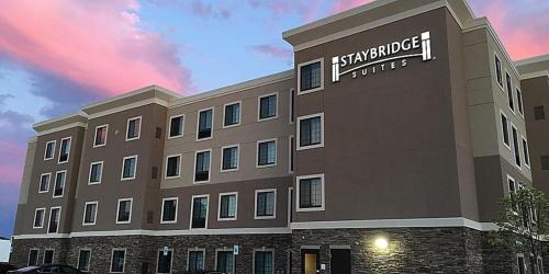 Фотография гостиницы Staybridge Suites - Holland, an IHG Hotel