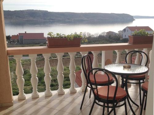 Фотография гостевого дома Apartments with a parking space Rtina - Miocici, Zadar - 13072