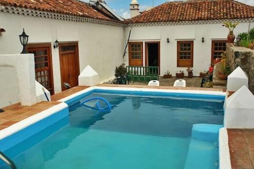 Фотография гостевого дома 2 bedrooms house with shared pool and wifi at San Cristobal de La Laguna