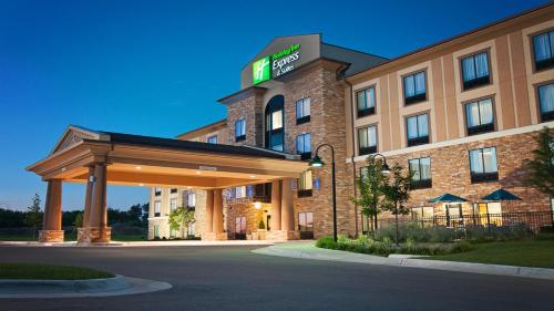Фотография гостиницы Holiday Inn Express Hotel & Suites Wichita Northeast, an IHG Hotel