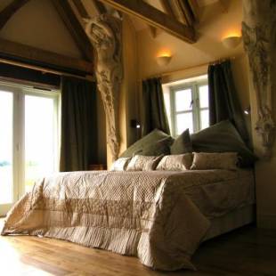 Фотографии гостевого дома 
            House on the Brooks South Downs West Sussex Sleeps 14