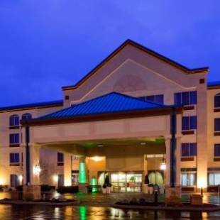 Фотографии гостиницы
Holiday Inn Hotel & Suites Wausau-Rothschild, an IHG Hotel