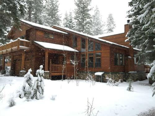 Фотографии гостевого дома 
            Cristallina Greens by Tahoe Truckee Vacation Properties
