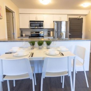 Фотография гостевого дома Newly Renovated Modern Condo Near Hospital, UNB Patio & Parking Coffee