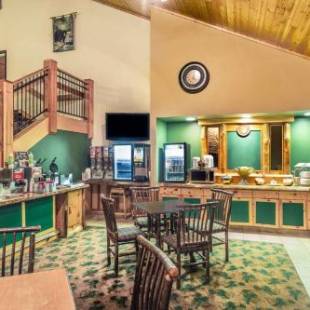 Фотографии гостиницы 
            AmericInn by Wyndham Wisconsin Dells