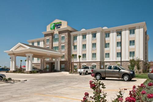 Фотография гостиницы Holiday Inn Express Hotel and Suites Pearsall, an IHG Hotel