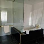 Фотография мотеля Glen Capri Inn and Suites - Burbank Universal