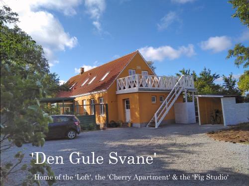 Фотография мини отеля The 'Loft' self-catering apartment- "Den Gule Svane" - near Rønne & Beach
