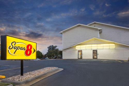 Фотография гостиницы Super 8 by Wyndham Columbus Airport