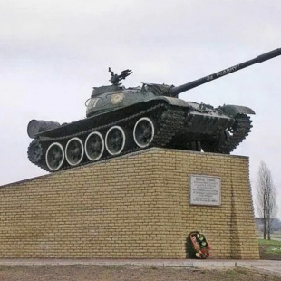 Фотография памятника Памятник Воинам освободителям 201-й танковой бригады