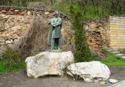 Фотографии памятника 
            Памятник М.Ю. Лермонтову