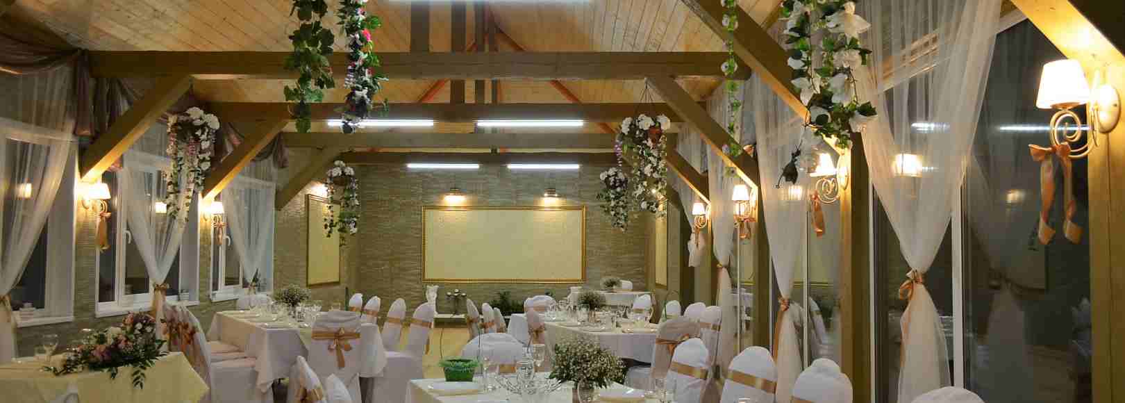 Фотография банкетного зала Веранда в лесу