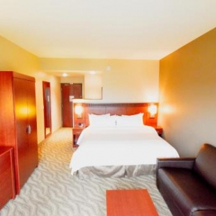 Фотография гостиницы Canad Inns Destination Centre Garden City