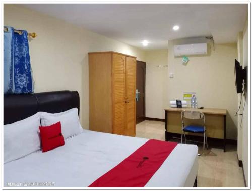 Фотография гостиницы RedDoorz @ Jalan Japaris Medan