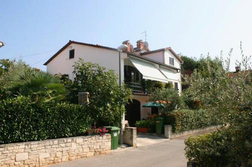 Фотография гостевого дома Apartments with a parking space Porec - 2285