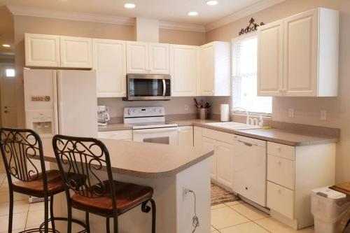 Фотография гостевого дома 823 104th ave. N. Naples