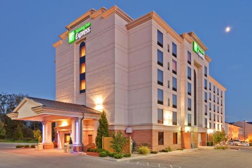 Фотография гостиницы Holiday Inn Express Hotel & Suites Bloomington, an IHG Hotel
