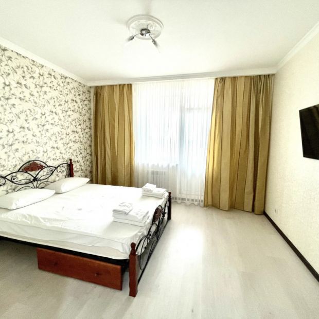 Фотографии квартиры 
            Апартаменты двухкомнатные 730 по ул. Красноармейская, 130