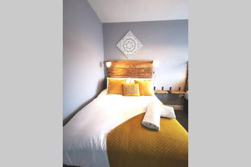 Фотография гостевого дома Book Now - TV in Every Bedroom!