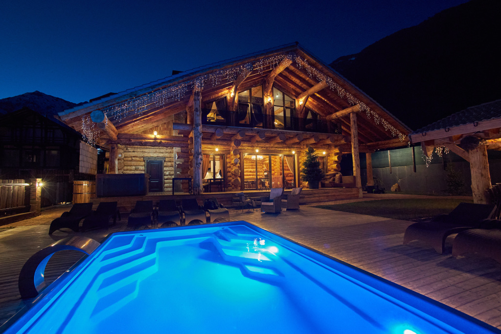 Фотография Коттеджа Шале Кедр 760, 5 спален, 12 гостей с бассейном и баней