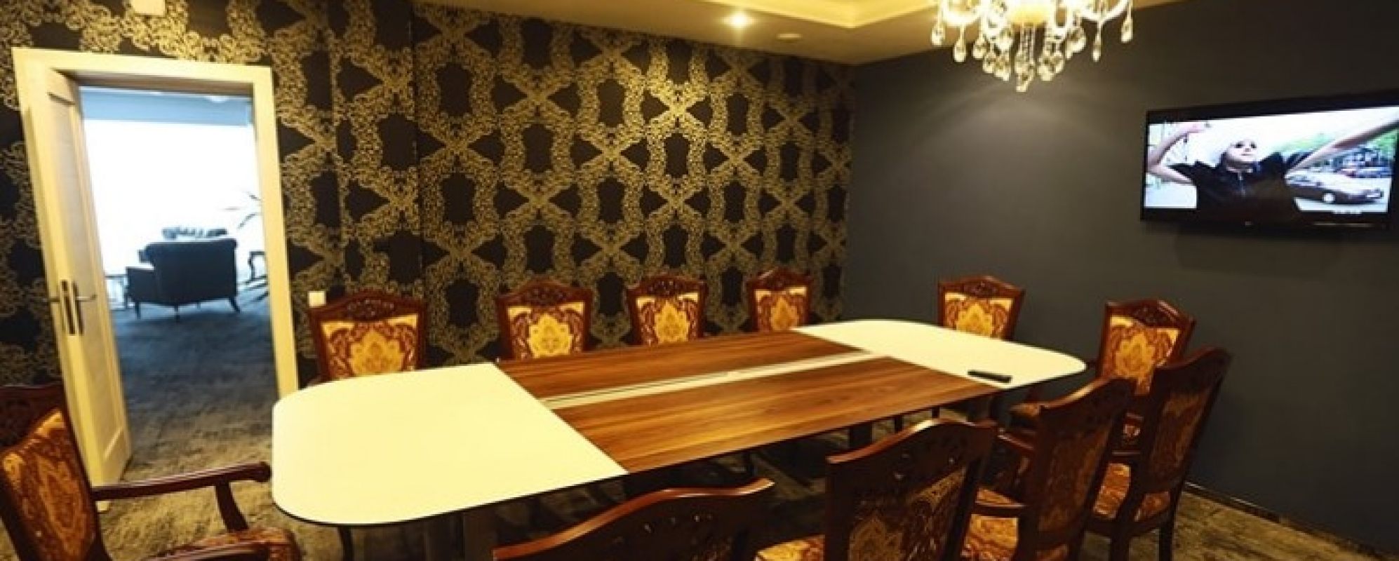 Фотографии комнаты для переговоров Золотой дракон